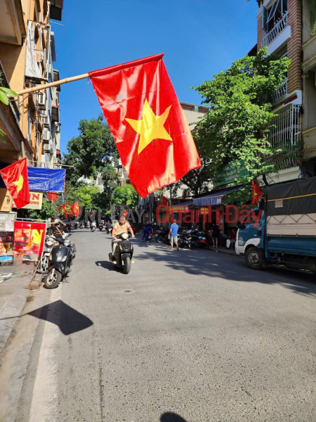 House for sale on Co Nhue street, bustling business, 2-way road for cars to avoid, 101m only 11 billion, Vietnam Sales đ 11 Billion