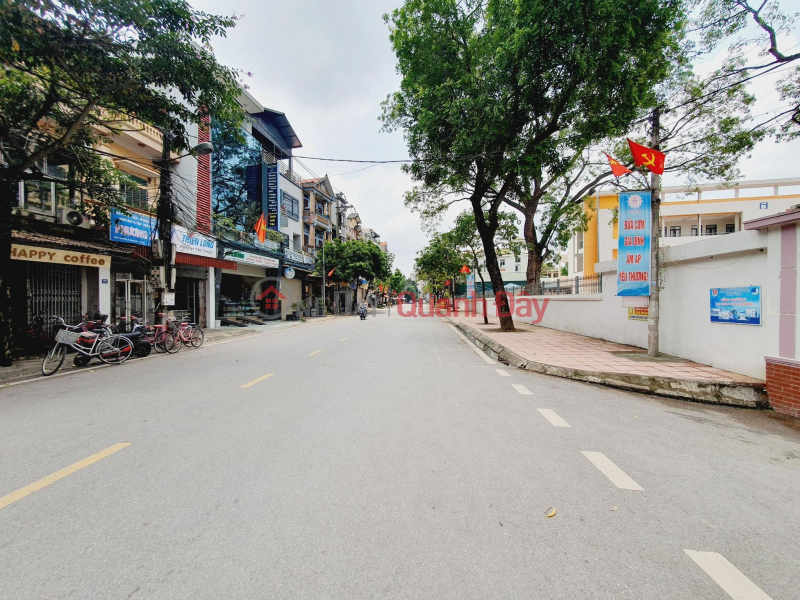 Property Search Vietnam | OneDay | Residential, Sales Listings Nearly a hundred meters from Phu Lien, Bac Hong, beautiful lot, cars parked at the door