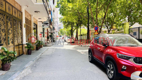 Beautiful house on Nguyen Van Cu street, corner plot, 6 floors with elevator, car access to the house. _0