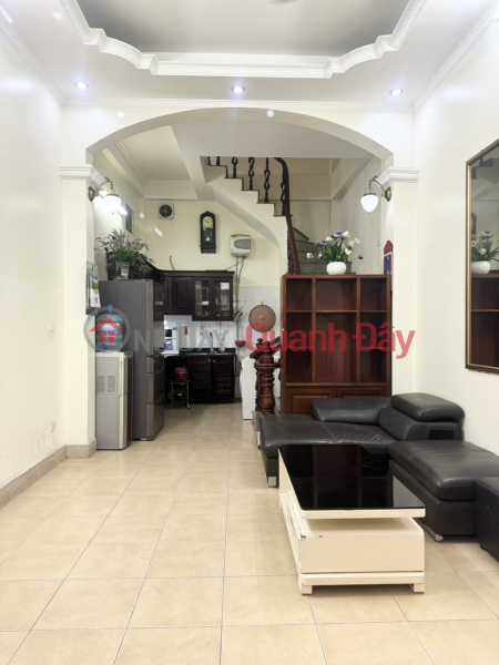 Private house for rent, alley 122, Yen Hoa street, Cau Giay, 5 floors, 40m2, 3 bedrooms, fully furnished, price 12 million Rental Listings