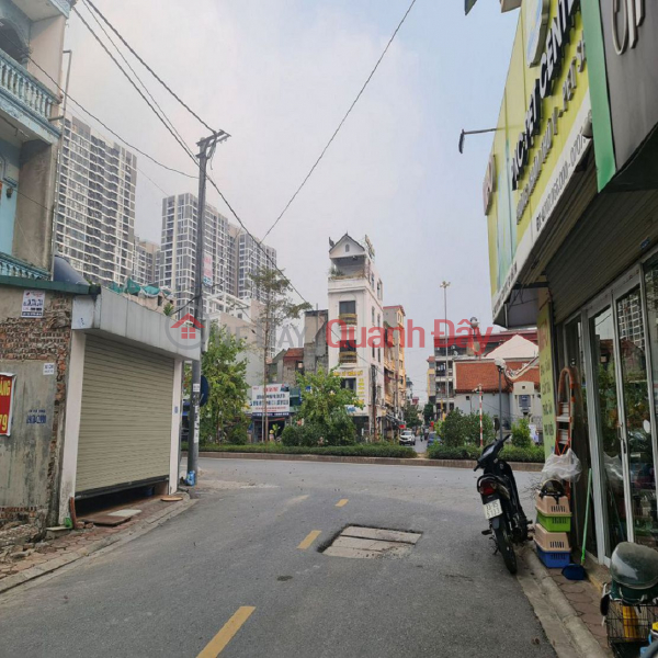 Corner house for sale in Dong Du, Gia Lam. 3 floors, 61m2, car access, only 5 billion more. Contact 0989894845 Sales Listings