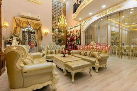 OWNER NEEDS TO SELL LUXURY VILLA IN THE HEART OF DISTRICT 1 URGENTLY _0