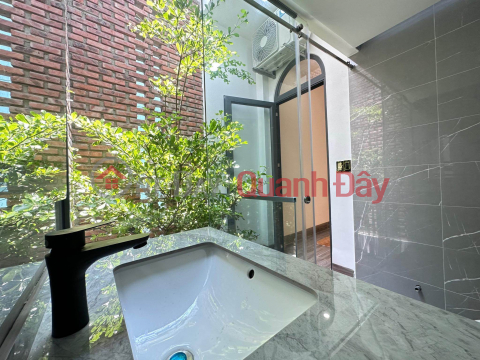 Front house, surrounded by trees, in the center of Hai Chau district, 56m2 only 4 billion X _0