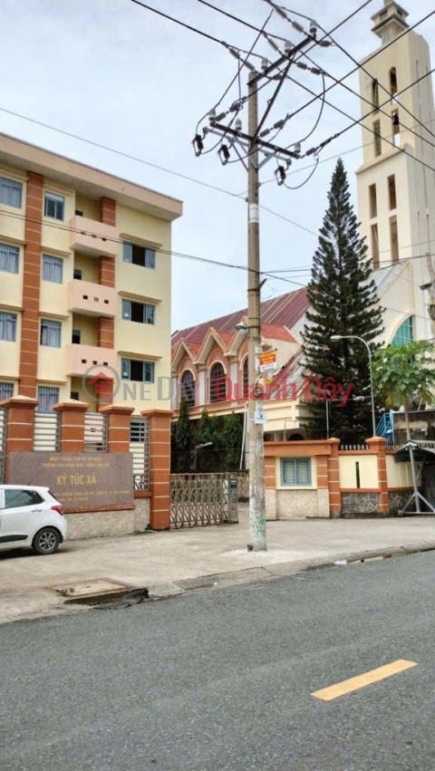 Owner needs to sell - Reinforced concrete house with separate pink book, 2 minutes from CoopMart Nguyen Anh Thu supermarket _0