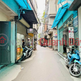 Selling land and giving away houses in Dong Da district! Oto passes the house, a few steps to the street, area 30m*5T, nice location. _0
