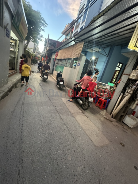 House for sale C4 Gia Quat street. 32m x 3m6 corner lot, car price 5.2 billion, negotiable. Contact 0936123469, Vietnam | Sales đ 5.2 Billion