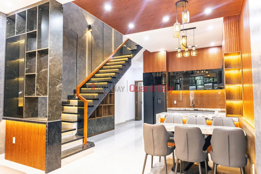 Nhà 3 tầng 3 mê khu đô thị sinh thái Hoà Xuân đường Trần Kim Xuyến Việt Nam, Bán đ 9 tỷ