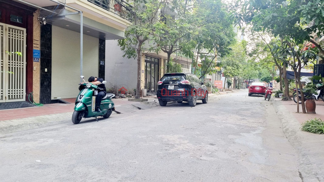 Hoang Quoc Viet Subdivision, 7 Seats Car Wide Lane, An Binh Lake, 50m 9.2 Billion Sales Listings