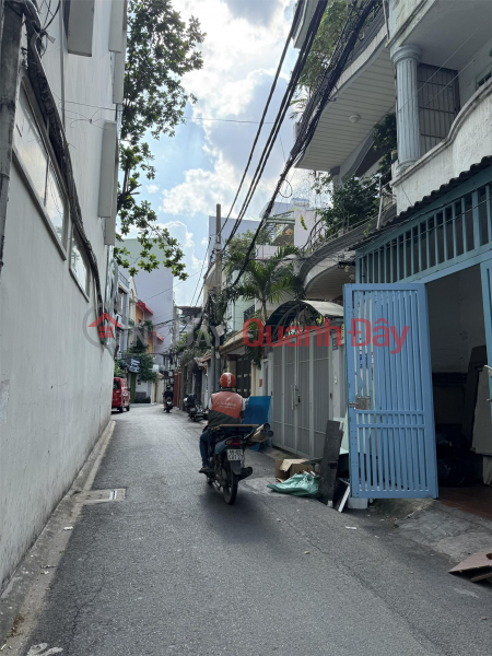 đ 7.2 Billion **House for sale on Hoang Van Thu street, ward 4, Tan Binh (4*17) near the park