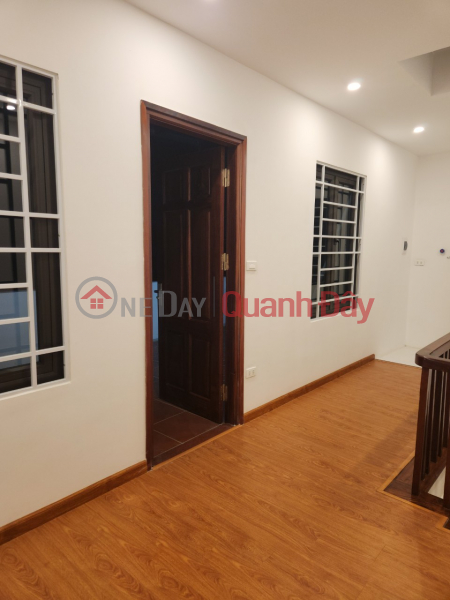 Family house, Phuong Canh Ward, Nam Tu Liem. Area 42m x 5 floors, large frontage, 2.4m alley Sales Listings