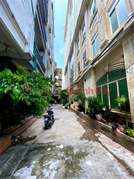 ₫ 180 Billion | House for sale on Hoang Quoc Viet Street, Cau Giay District. 486m Built 8 Floors 30m Frontage Approximately 180 Billion. Commitment to Real Photos