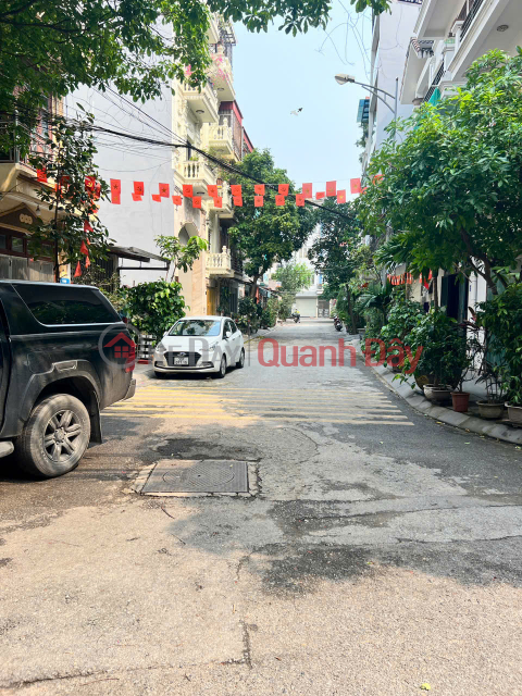 House for sale with two street frontages on Thanh Am Street - a road wide enough for two trucks to pass each other - with a refreshing lake view. _0