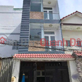 3-story house in an alley accessible by car. _0