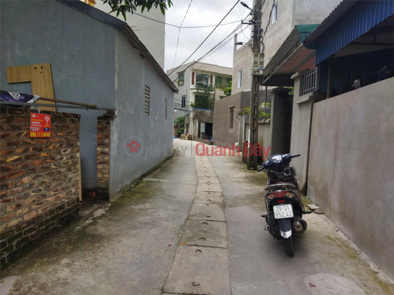 The owner needs to sell 56.1m2 in Dong Tru Village, Dong Hoi Commune, Dong Anh with a car road, suitable for investment or living, all are ok. Contact, Vietnam Sales, ₫ 3.45 Billion