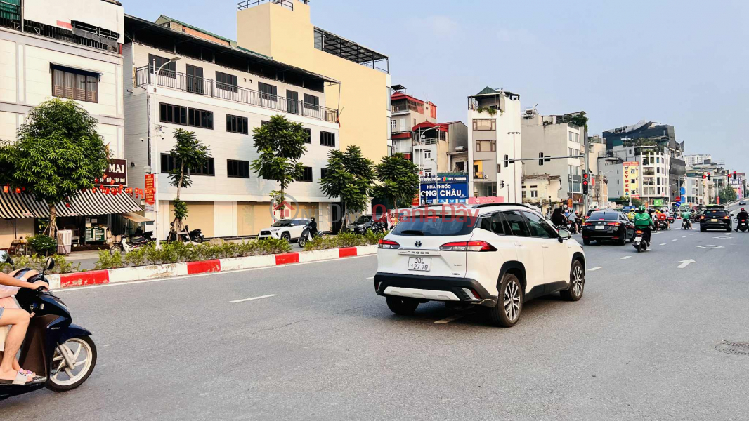 House for sale in Hong Tien, 65m x 4 floors, 13.5m frontage, sidewalk for soccer, container truck turning around Sales Listings