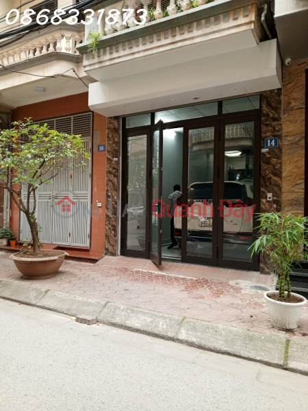 The owner is selling the townhouse in Nguyen Chanh, Cau Giay, Hanoi, so cars avoid each other Sales Listings