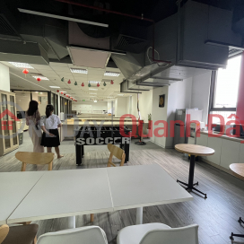 Transferring an office of 461m2 on Nguyen Van Huyen street with cheap price _0