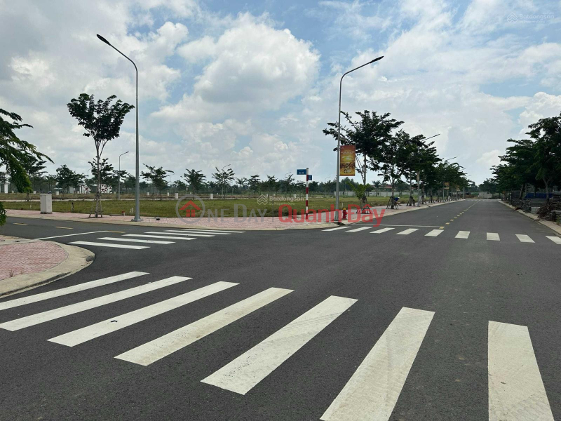 ₫ 1.9 Billion Owner F0 sells land with full amenities near Ho Chi Minh City - adjacent to many large industrial parks of Duc Hoa - cheap price
