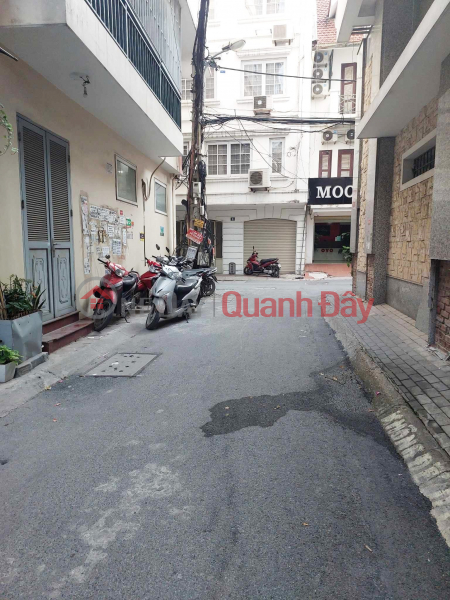 House for sale in Yen Lang, Thong Lane Cars avoid motorbikes. The used area is nearly 40m2, the price is slightly 8 billion. Sales Listings