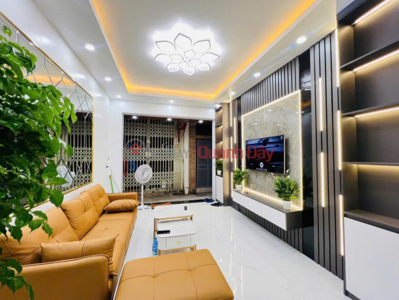 House for sale in Truong Dinh, Hai Ba Trung. 42 square meter, fully furnished, price 5.25 billion. Sales Listings