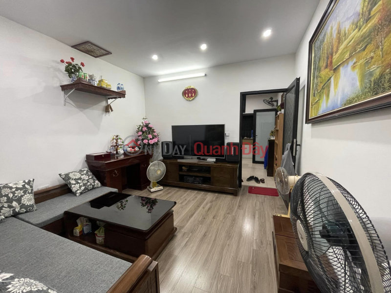 House for sale in Lang Ha dormitory area, Dong Da, 70m2, area: 4m, luxurious interior, top security Sales Listings