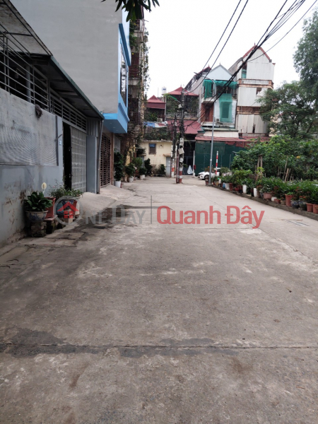 LAND FOR SALE WITH HOUSE C4 DONG NGAC - BAC TU LIEM - AREA 42M2 - FRONTAGE 5.5M - PRICE 5.5 BILLION - THROUGH ALLEY Vietnam | Sales đ 5.5 Billion