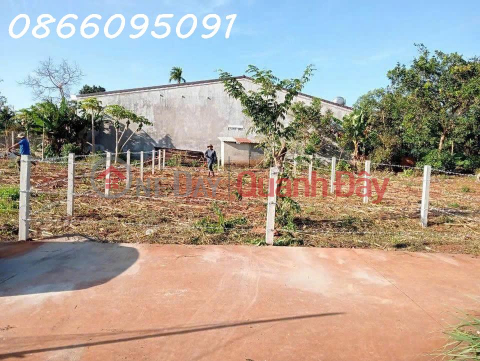 Bán đất tại đường Lò Rèn, Long Hòa, 915m2, giá tốt chỉ 6tr/m2, view đẹp _0