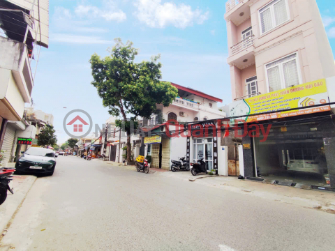 Land on Khuc Thua Du street - 100m² - 4.2m frontage - old house included _0