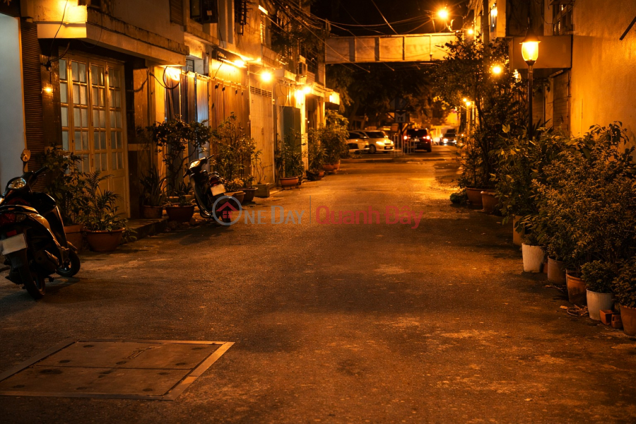 HUYNH VAN BANH HOUSE, 55M2, 4 FLOORS, 4M FRONTAGE, 4M ALLEY, JUST A FEW STEPS TO TRUCK ACCESS, HIGH-CLASS RESIDENTIAL AREA Sales Listings