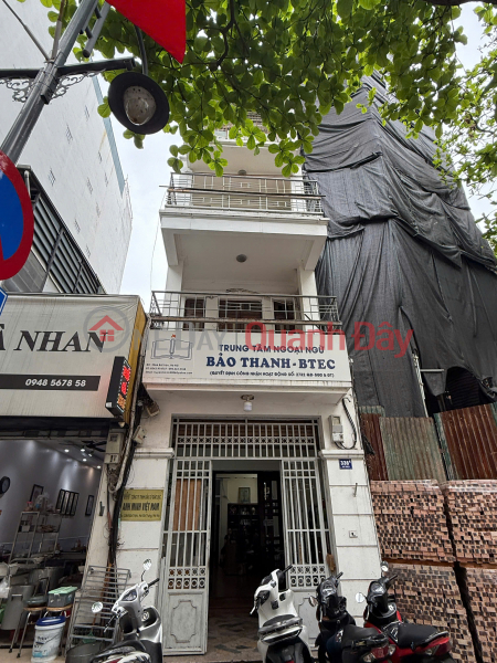 The owner is renting out the entire corner house, facing east, on Ba Trieu street, Hai Ba Trung district, Hanoi. Rental Listings