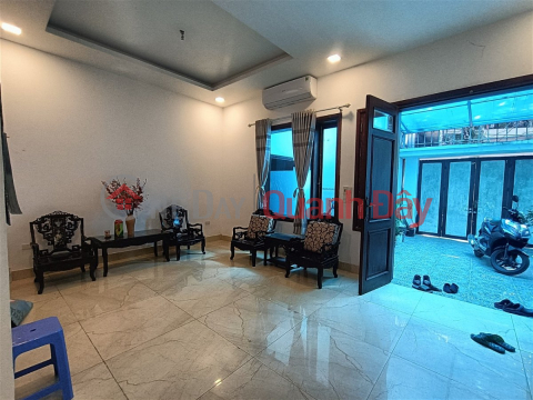 Townhouse for sale La Thanh Quan Dong Da. 89m Built 5 Storeys Approximately 15 Billion. Commitment to Real Photos Accurate Description. Owner For Sale _0