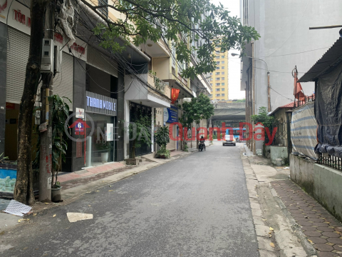 BÁN ĐẤT TẶNG NHÀ CẤP 4 -ĐÔNG NGẠC - DT50M2 - MT4,5M2 - GIÁ 7.8 TỶ - ĐƯỜNG Ô TÔ TRÁNG - KINH DOANH _0