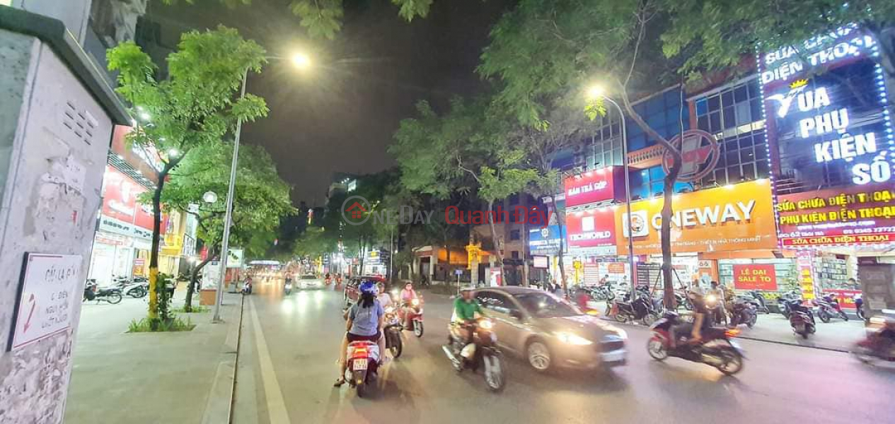 Front of Bach Mai street in the center of Hai Ba Trung district 55m 4 floors of car sidewalk Champion business | Vietnam | Sales, đ 21.5 Billion