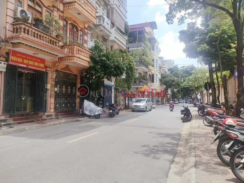 Unbelievable ! House on Hoang Quoc Viet street 3 trucks avoid but only 10 billion. Sales Listings