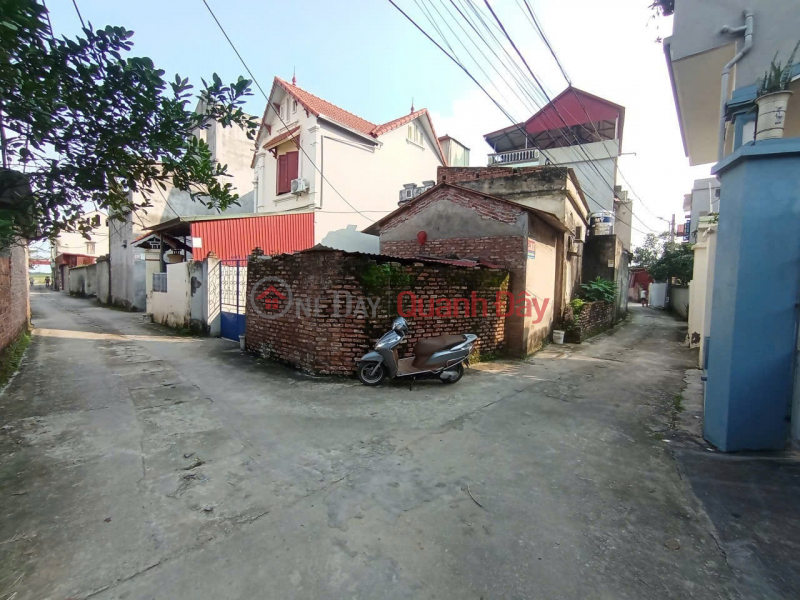 Land for sale in Thuan Thanh, Bac Ninh. 100m2 * frontage 6m * 2.6 billion. Car access, near the street. Sales Listings