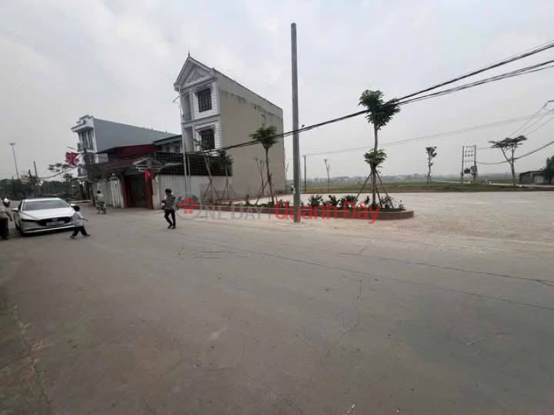 PHUC HAU VILLAGE COVER - DUC TU - BUSY BUSINESS AXIS, DO NOT MAKE 3 CARS AVOID NEAR VIN CO LOA DDUONGF LEADING TO TU LIEN BRIDGE Sales Listings