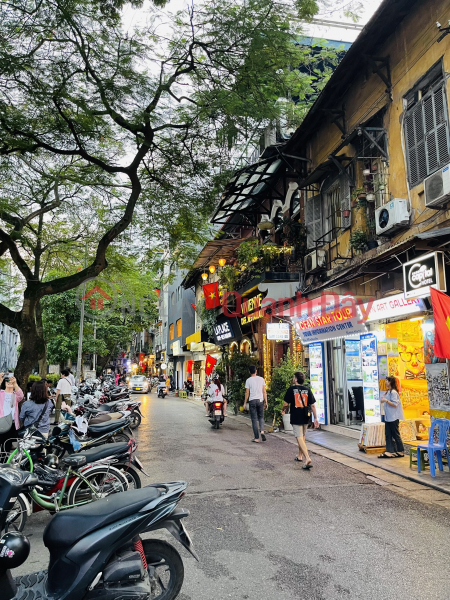 Old town house for sale in Hanoi - Au Trieu 52 m2, frontage 6m, price 48 billion. Sales Listings