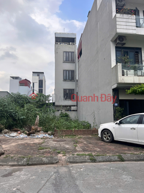 OWNER NEEDS TO SELL A 60 M2 CORNER PLOT IN GIA LAM RESETTLEMENT AREA, PRICE SLIGHTLY OVER 12 BILLION VND, CONTACT 0985865658 _0