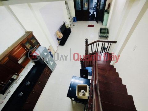 Selling a 4-storey house in Hoang Quoc Viet street subdivision, very happy living, top business, need to sell urgently. _0