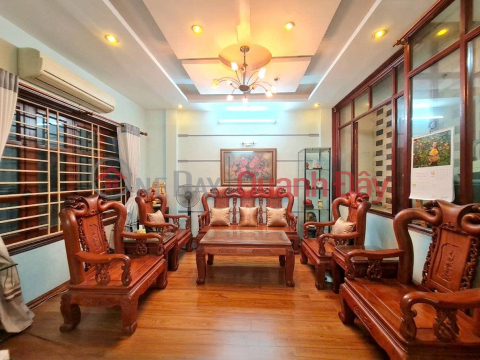 Giảm chào 200tr! Bán nhà mặt phố Thái Thịnh, 43m2, 4 tầng, mặt tiền 4.2m, nhỉnh 26 tỷ, KD tốt _0