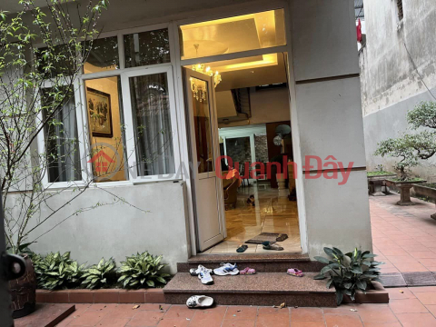 HOUSE FOR RENT IN NGUYEN CHINH LANE, 4 FLOORS, 150M2, 3 BEDROOM, PRICE 15 MILLION\/MONTH. _0
