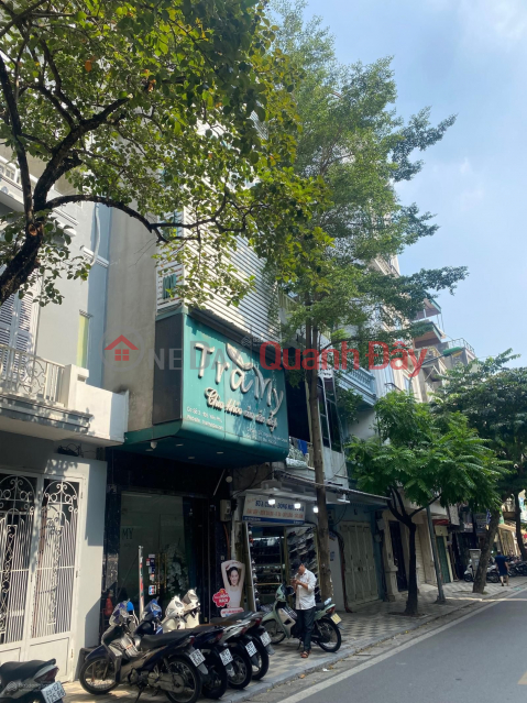 House for sale on Yen Phu street, busy shopping area. _0