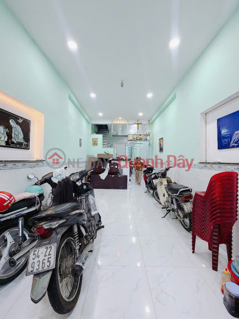 SIÊU PHẨM XÓM CHIẾU, P.13, QUẬN 4, HỒ CHÍ MINH - NHÀ NỞ HẬU TÀI LỘC. _0