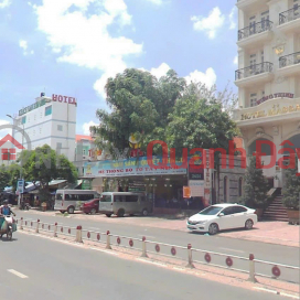 Land for sale with large street frontage, large area, unexpected closing price _0