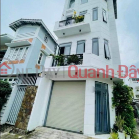 Selling corner house with 2 car alley fronts _0