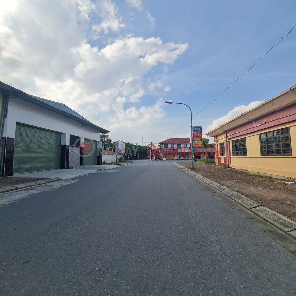 Land for sale in Duong Quang, Gia Lam, Hanoi. 350m2, 30m frontage, accessible by 7-seater car. Price: 10 billion VND (negotiable). Contact: 0989894845 Sales Listings