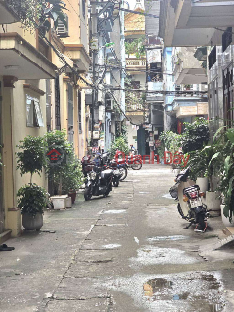 Den Lu Subdivided House, Car Parking at Door, Over 8 Billion _0