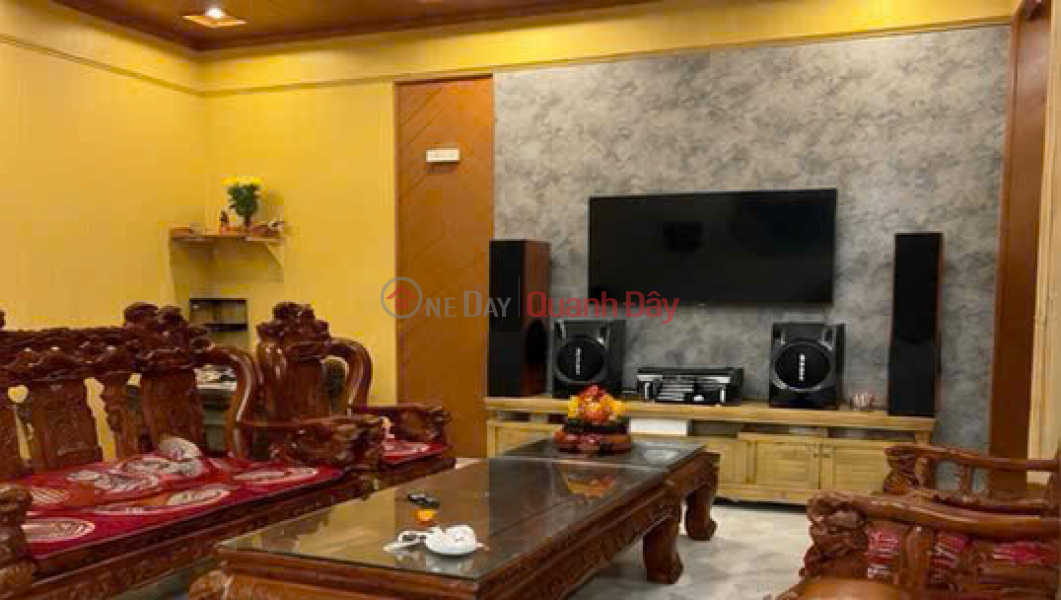 đ 12 Million/ month | House with garden for rent, beautiful view, 500m2 area, price 12 million VND, Hung Vuong area, Da Lat, Lam Dong.