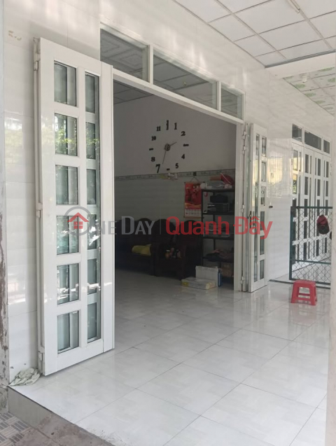 Due to relocating, I need to sell my house and land quickly in Tan Thach - near the district intersection - Furniture included. _0