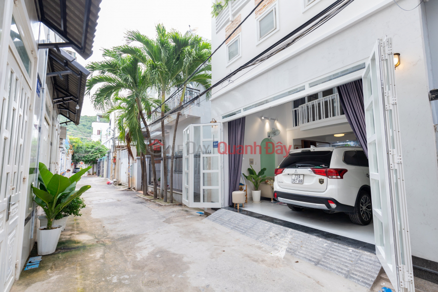 Property Search Vietnam | OneDay | Residential Sales Listings 1-GROUND 2-FLOOR HOUSE FOR SALE NEAR THE BEACH, PHAN CHU TRINH'S CAR alley, airy corner unit